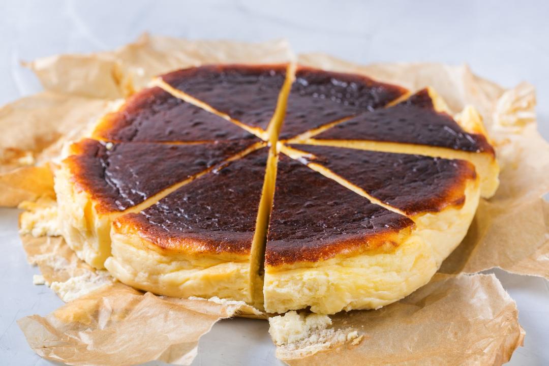 San Sebastian Cheesecake (Sadece 5 malzemeli, Lezzeti Muhteşem Yapımı Basit ve Hızlı)
