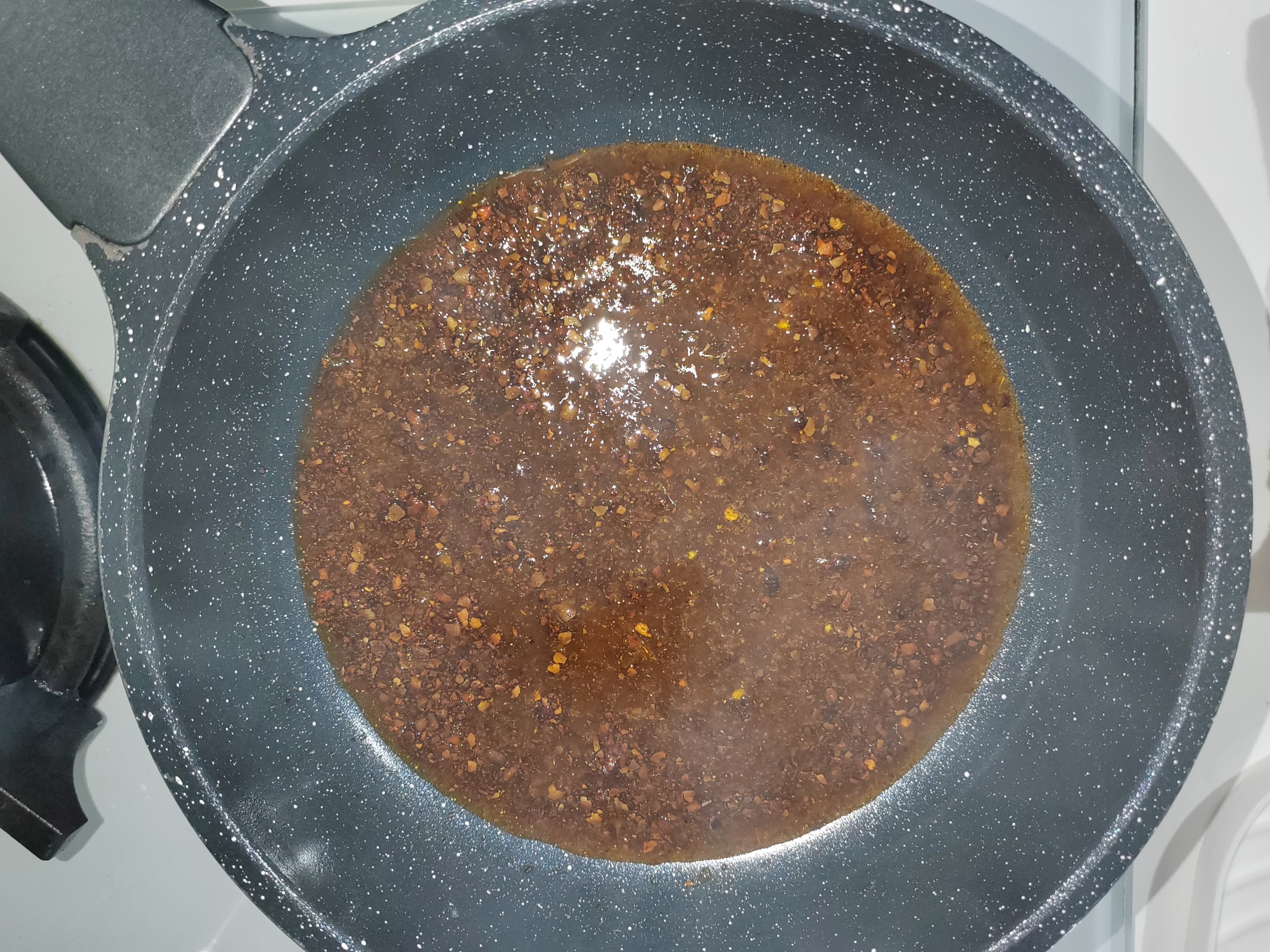 Baharatlı yağı hazırlayın