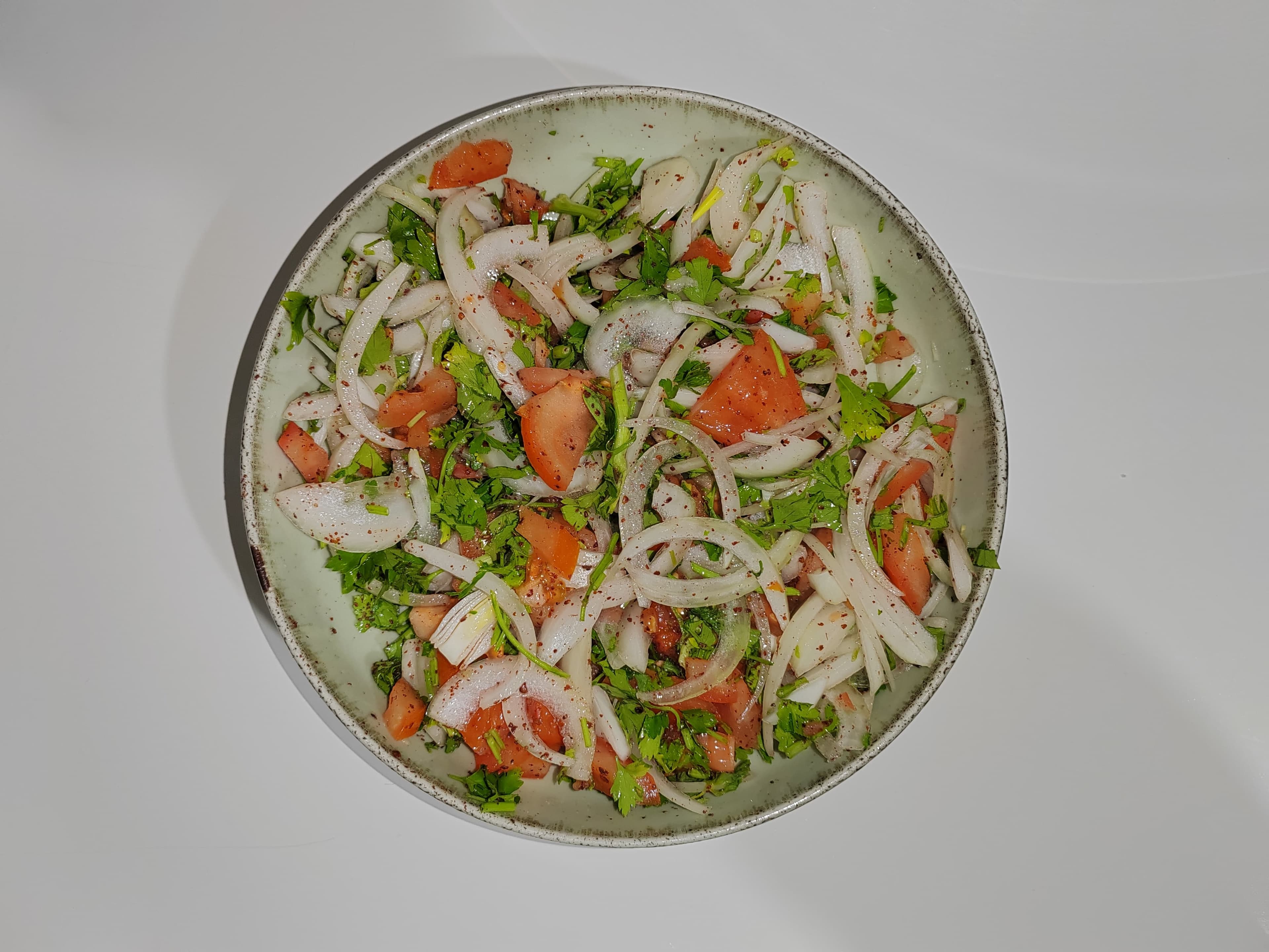 Sumak ve sebzeleri karıştırın