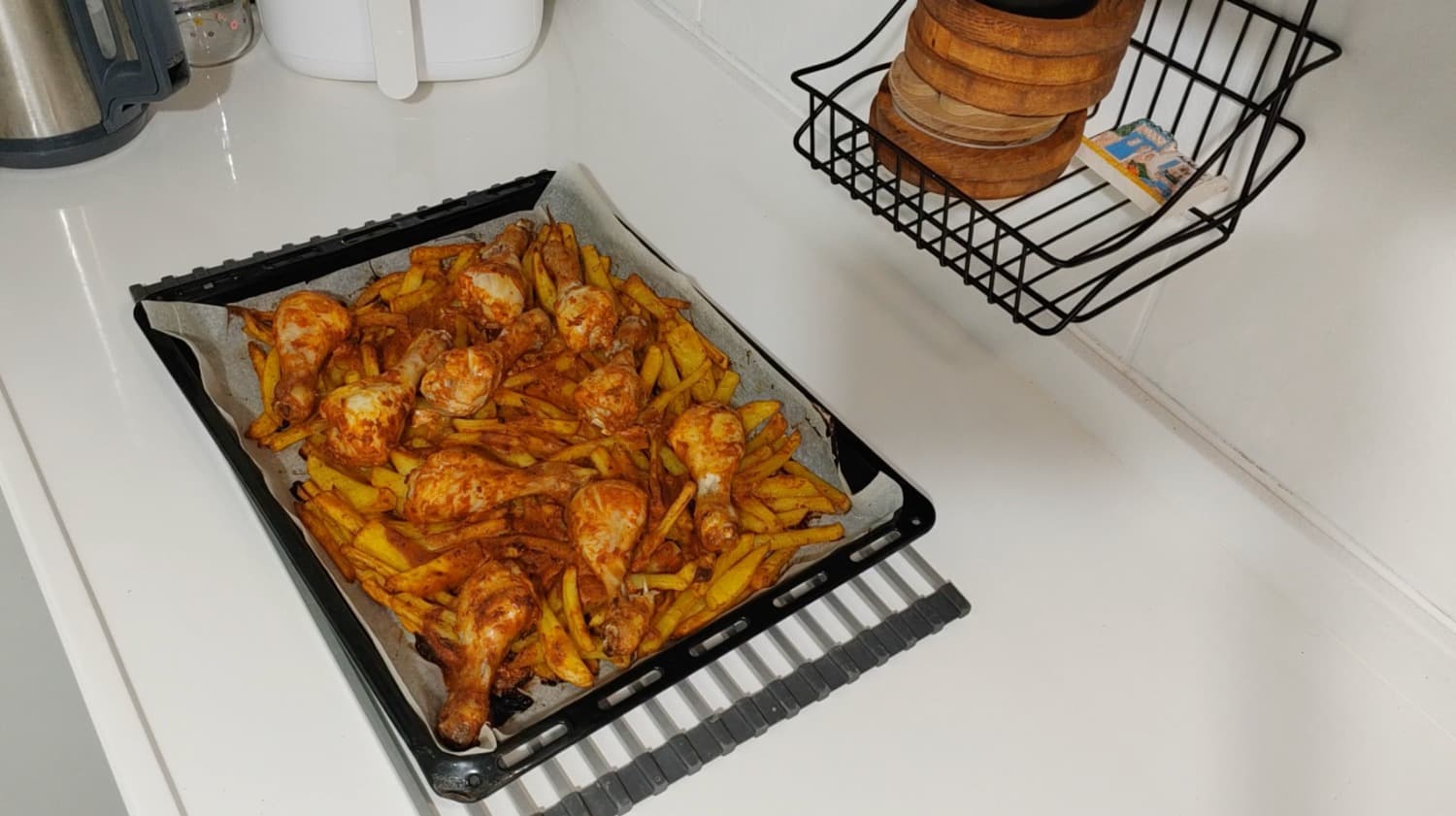 Baked Marinated Chicken Drumsticks with Thinly Sliced Potatoes Recipe